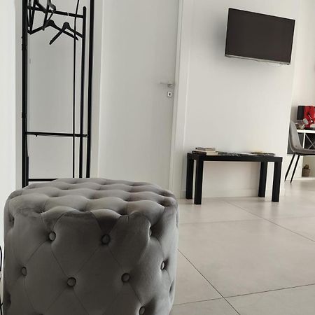 살레르노 Oasi Al Centro Con Parcheggio B&B 외부 사진