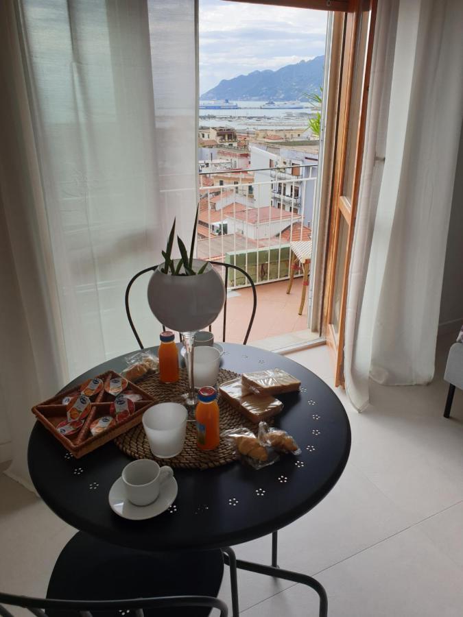 살레르노 Oasi Al Centro Con Parcheggio B&B 외부 사진