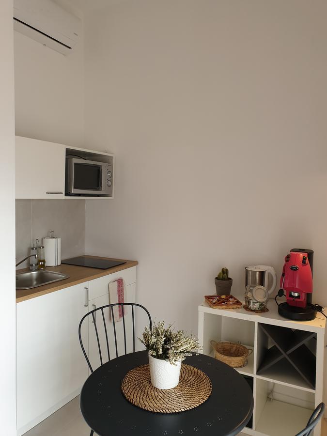 살레르노 Oasi Al Centro Con Parcheggio B&B 외부 사진