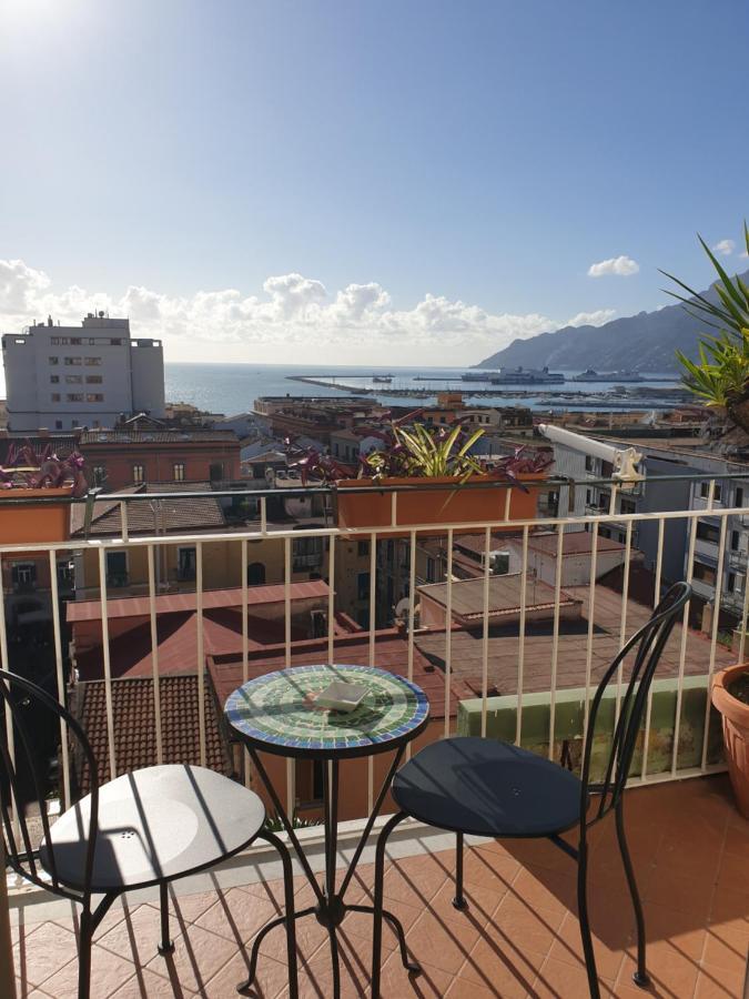 살레르노 Oasi Al Centro Con Parcheggio B&B 외부 사진