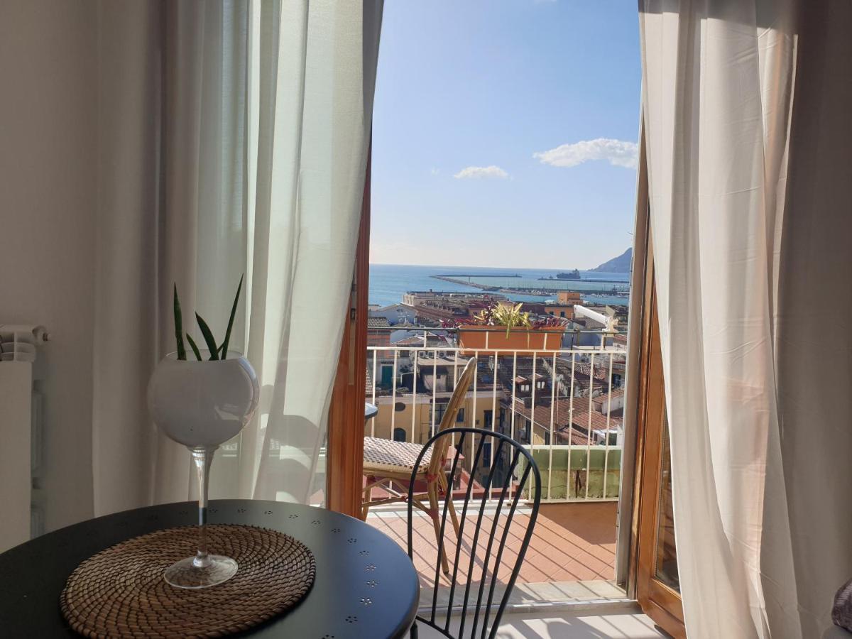 살레르노 Oasi Al Centro Con Parcheggio B&B 외부 사진