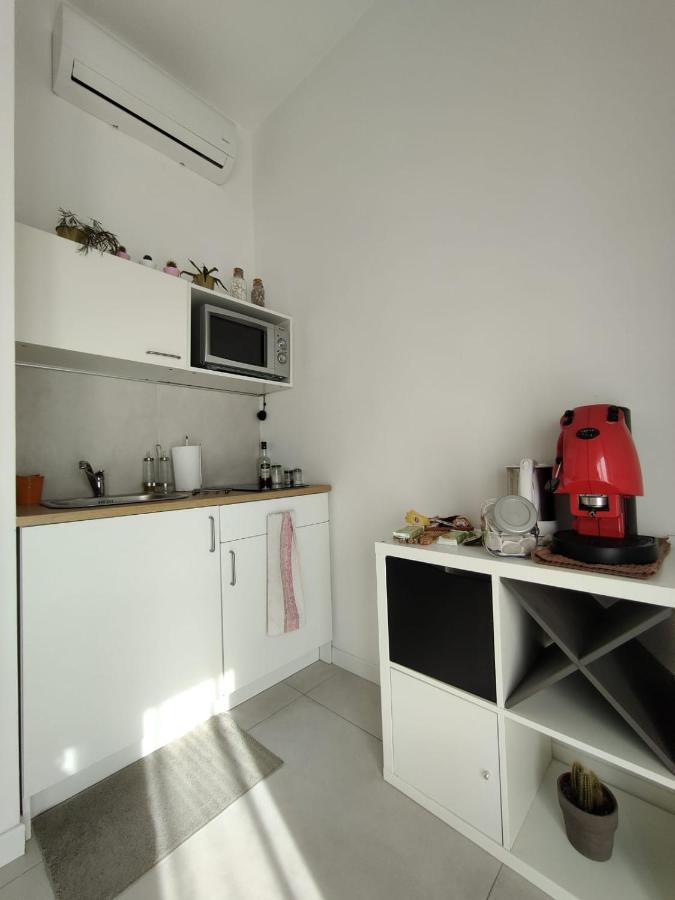 살레르노 Oasi Al Centro Con Parcheggio B&B 외부 사진