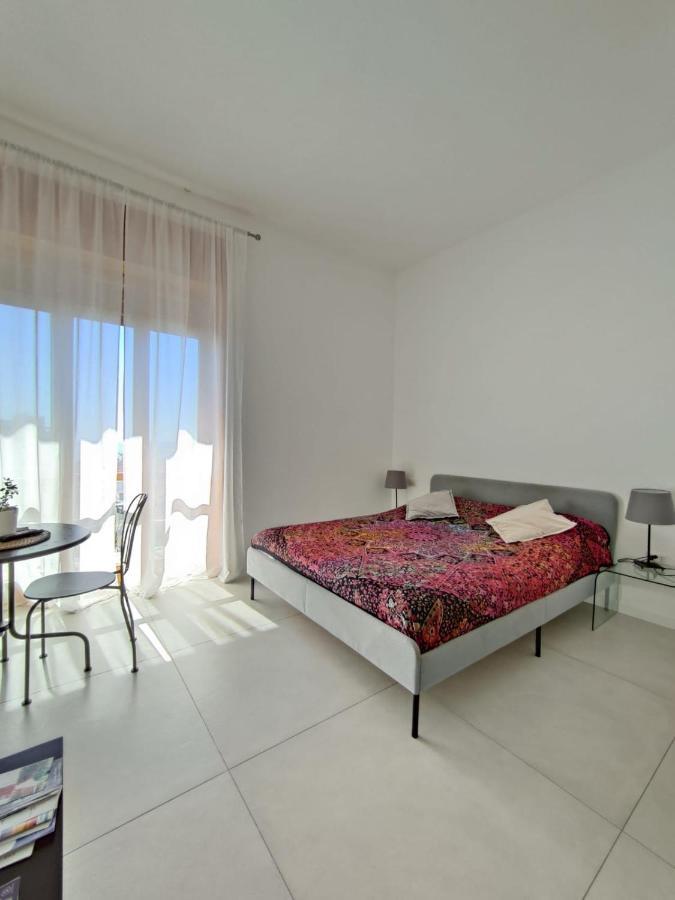 살레르노 Oasi Al Centro Con Parcheggio B&B 외부 사진
