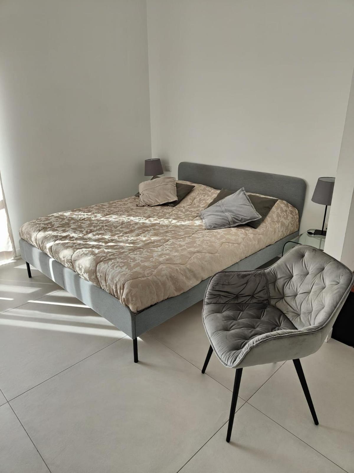 살레르노 Oasi Al Centro Con Parcheggio B&B 외부 사진