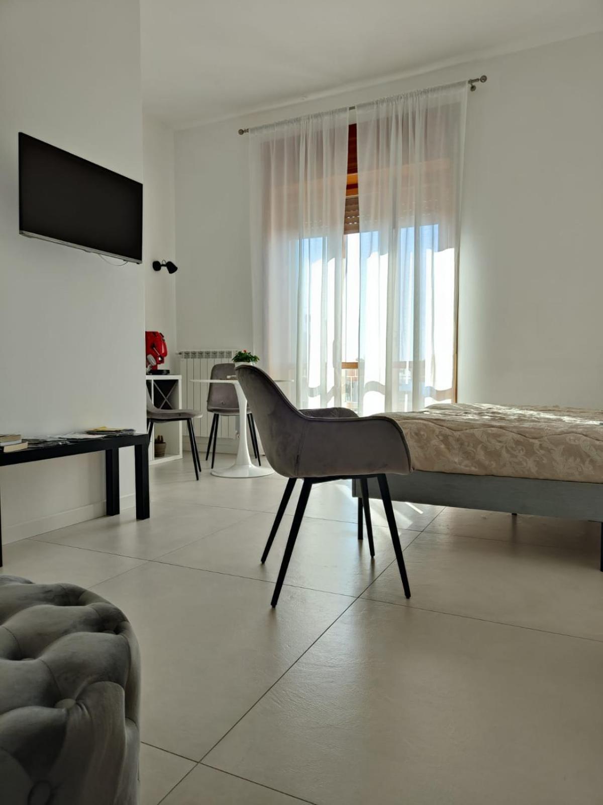 살레르노 Oasi Al Centro Con Parcheggio B&B 외부 사진
