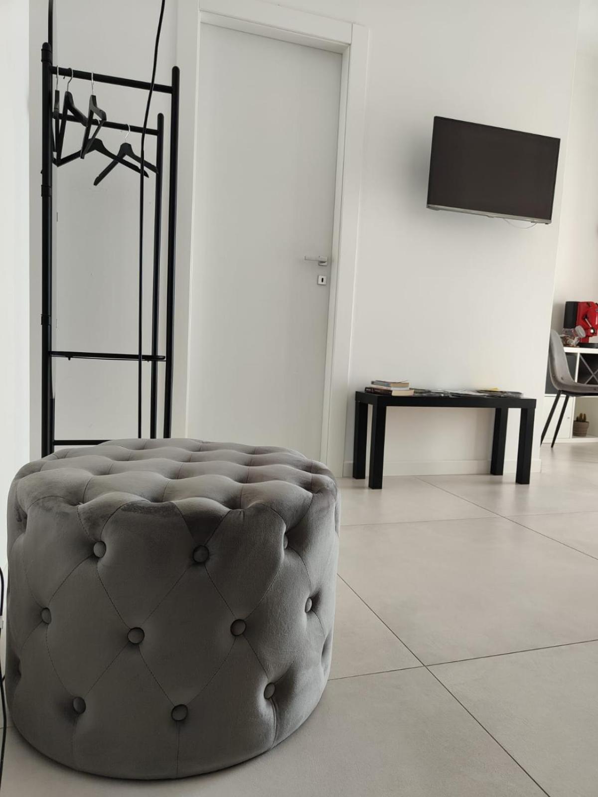살레르노 Oasi Al Centro Con Parcheggio B&B 외부 사진