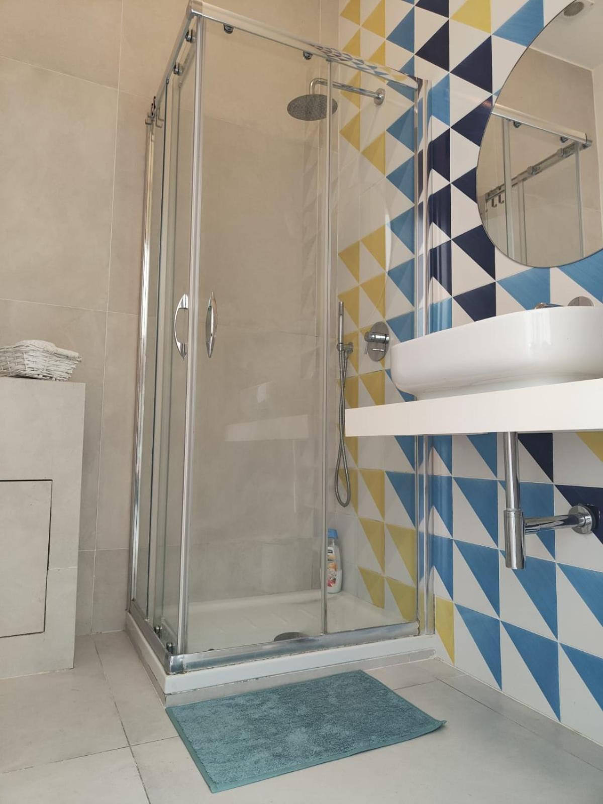 살레르노 Oasi Al Centro Con Parcheggio B&B 외부 사진