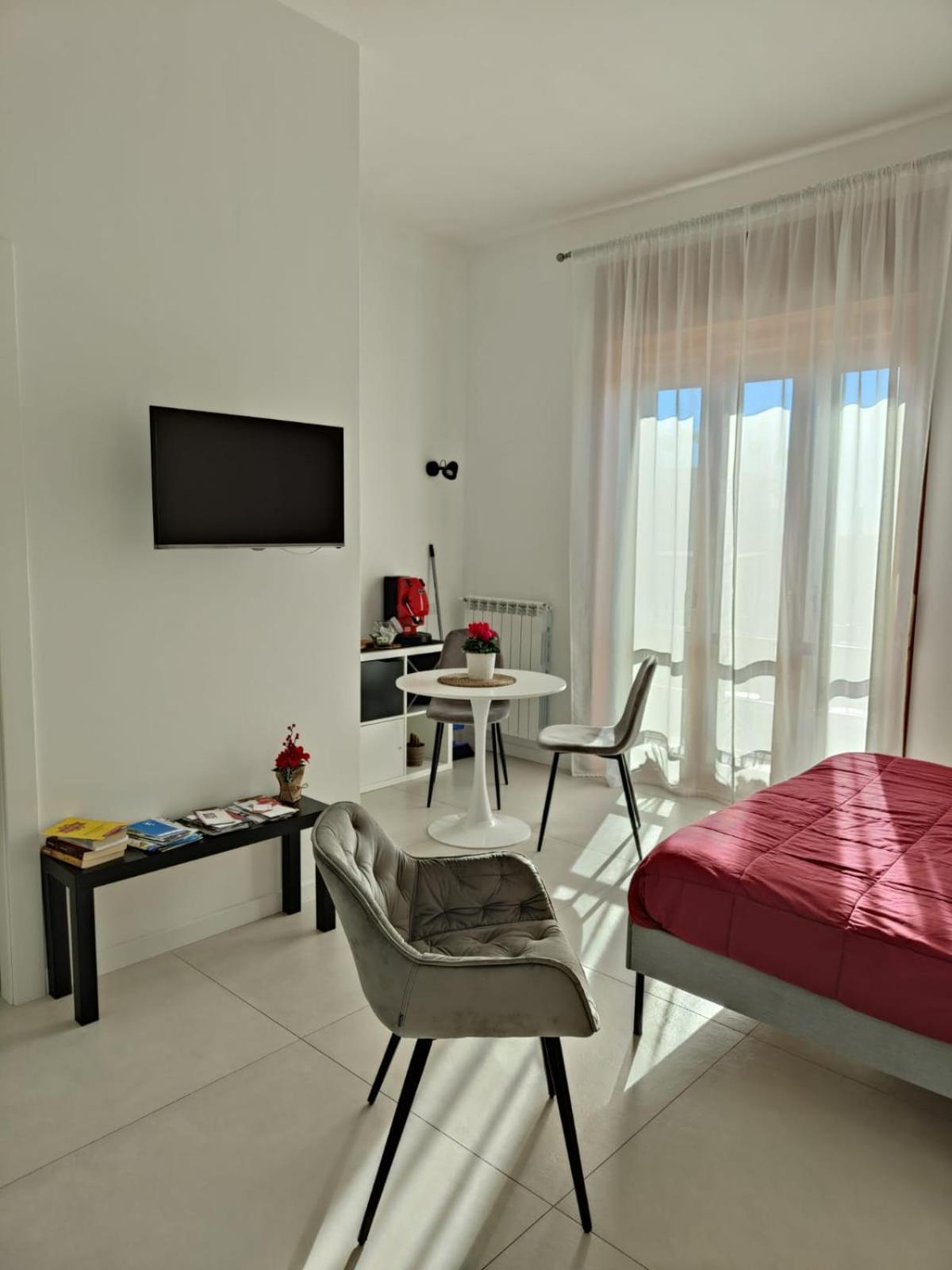 살레르노 Oasi Al Centro Con Parcheggio B&B 외부 사진